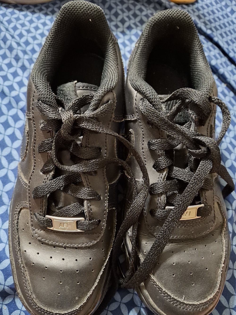 Nike Women’s Black Athletic Lace-Up Sneakers with Metallic Lace Tag